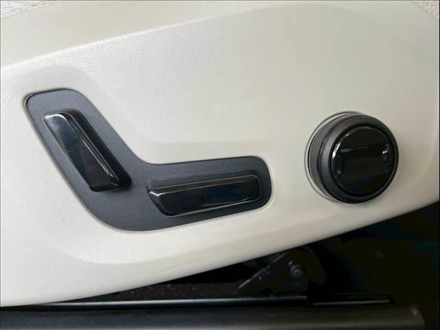 ＸＣ６０ Ｄ４　ＡＷＤ　モーメンタム　ＡｐｐｌｅＣａｒＰｌａｙ／フルセグＴＶ／シートヒーター／白革シート／アダプティブクルーズコントロール／ブラインドスポットモニター／メモリー付きパワーシート／パワーバックドア／Ｗエアコン／純正ナビ（10枚目）