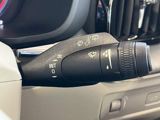ＸＣ６０ Ｄ４　ＡＷＤ　モーメンタム　ＡｐｐｌｅＣａｒＰｌａｙ／フルセグＴＶ／シートヒーター／白革シート／アダプティブクルーズコントロール／ブラインドスポットモニター／メモリー付きパワーシート／パワーバックドア／Ｗエアコン／純正ナビ（33枚目）