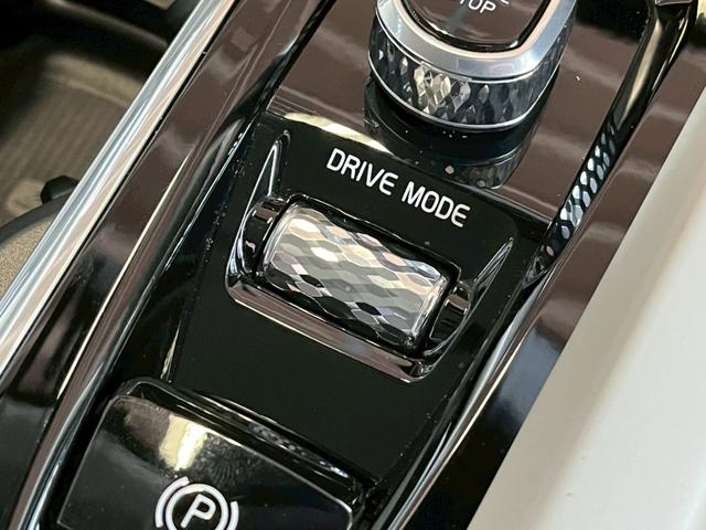 ＸＣ６０ Ｄ４　ＡＷＤ　モーメンタム　ＡｐｐｌｅＣａｒＰｌａｙ／フルセグＴＶ／シートヒーター／白革シート／アダプティブクルーズコントロール／ブラインドスポットモニター／メモリー付きパワーシート／パワーバックドア／Ｗエアコン／純正ナビ（37枚目）
