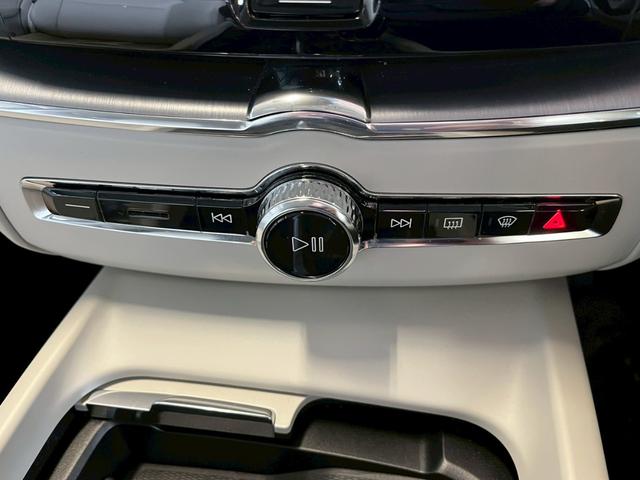 ＸＣ６０ Ｄ４　ＡＷＤ　モーメンタム　ＡｐｐｌｅＣａｒＰｌａｙ／フルセグＴＶ／シートヒーター／白革シート／アダプティブクルーズコントロール／ブラインドスポットモニター／メモリー付きパワーシート／パワーバックドア／Ｗエアコン／純正ナビ（41枚目）