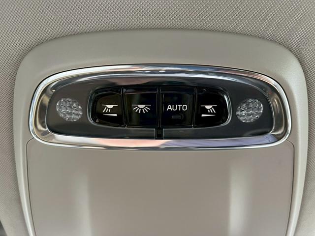 ＸＣ６０ Ｄ４　ＡＷＤ　モーメンタム　ＡｐｐｌｅＣａｒＰｌａｙ／フルセグＴＶ／シートヒーター／白革シート／アダプティブクルーズコントロール／ブラインドスポットモニター／メモリー付きパワーシート／パワーバックドア／Ｗエアコン／純正ナビ（45枚目）