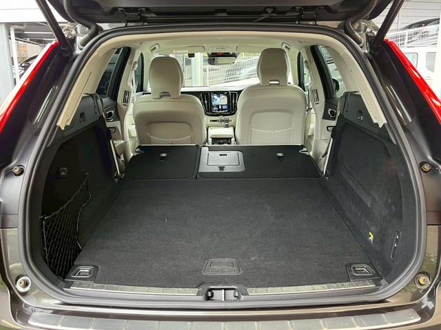 ＸＣ６０ Ｄ４　ＡＷＤ　モーメンタム　ＡｐｐｌｅＣａｒＰｌａｙ／フルセグＴＶ／シートヒーター／白革シート／アダプティブクルーズコントロール／ブラインドスポットモニター／メモリー付きパワーシート／パワーバックドア／Ｗエアコン／純正ナビ（69枚目）