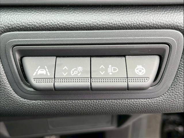 キャプチャー インテンス　ＡｐｐｌｅＣａｒＰｌａｙ／シートヒーター／全方位カメラ／アダプティブクルーズコントロール／ブラインドスポットモニター／ステアリングヒーター／レーンキープアシスト／アイドリングストップ／ＥＴＣ車載器（9枚目）