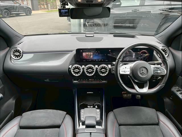 ＧＬＡクラス ＧＬＡ２００ｄ　４マチック　ＡＭＧライン　サンルーフ／シートヒータ／フルセグ／レーダークルーズコントロール／パワーシート／パワーバックドア／ブラインドスポットモニター／ステアリングスイッチ／純正ナビ／全方位カメラ／ワイヤレス充電／パドルシフト（3枚目）