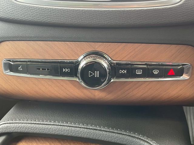 ＸＣ９０ Ｂ５　ＡＷＤ　モーメンタム　サンルーフ／ＡｐｐｌｅＣａｒＰｌａｙ／クライメートパッケージ／全方位カメラ／アダプティブクルーズコントロール／ブラインドスポットモニター／シートヒーター／ステアリングヒーター／Ｗエアコン／パワーシート（52枚目）