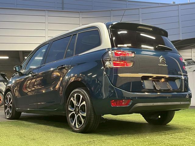 グランドC4 スペースツアラー デューンベージュ ガラスルーフ/AppleCarPlay/アダプティブクルーズコントロール/全方位カメラ/ブラインドスポットモニター/パドルシフト/パーキングアシスト/パワーバックドア/プッシュスタート/ETC車載器(59枚目)