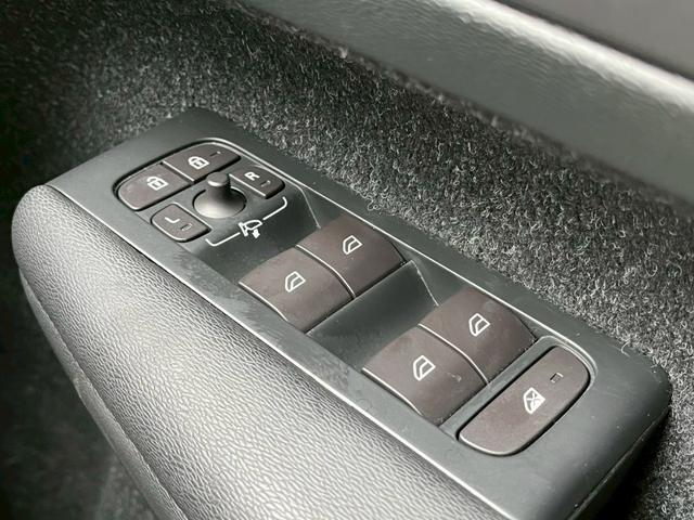 XC40 T4 全方位カメラ/アダプティブクルーズコントロール/ブラインドスポットモニター/ETC車載器/デジタルメーター/クリアランスソナー/レーンキープアシスト/アイドリングストップ/プッシュスタート/USB(47枚目)