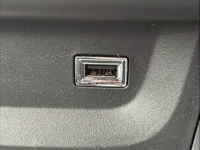 C3 フィール AppleCarPlay/クルーズコントロール/アイドリングストップ/衝突軽減ブレーキ/ディスプレイオーディオ/Bluetooth接続プッシュスタート/純正16インチAW/ステアリングスイッチ/ETC(9枚目)