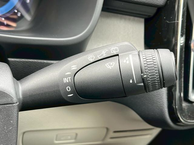 ＸＣ４０ アルティメット　Ｂ４　ＡＷＤ　ハーマンカードンサウンド／クライメートパッケージ／Ｇｏｏｇｌｅナビ／クリスタルシフトノブ／全方位カメラ／白革シート／パワーシート／パワーバックドア／シートヒーター／ステアリングヒーター／デジタルメータ（33枚目）