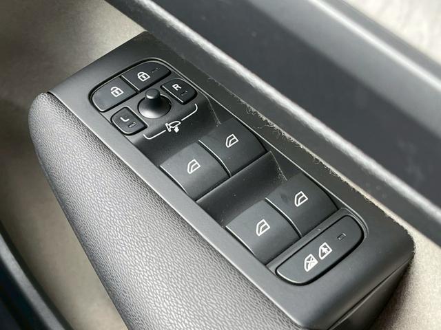 ＸＣ４０ アルティメット　Ｂ４　ＡＷＤ　ハーマンカードンサウンド／クライメートパッケージ／Ｇｏｏｇｌｅナビ／クリスタルシフトノブ／全方位カメラ／白革シート／パワーシート／パワーバックドア／シートヒーター／ステアリングヒーター／デジタルメータ（37枚目）