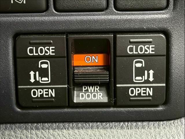 ヴォクシー ＺＳ煌　純正ＯＰ１０インチナビ／後席モニター／両側電動スライドドア／フルセグＴＶ／バックカメラ／衝突軽減ブレーキ／レーンキープアシスト／アイドリングストップ／ＥＴＣ車載器／プッシュスタート／オートハイビーム（8枚目）