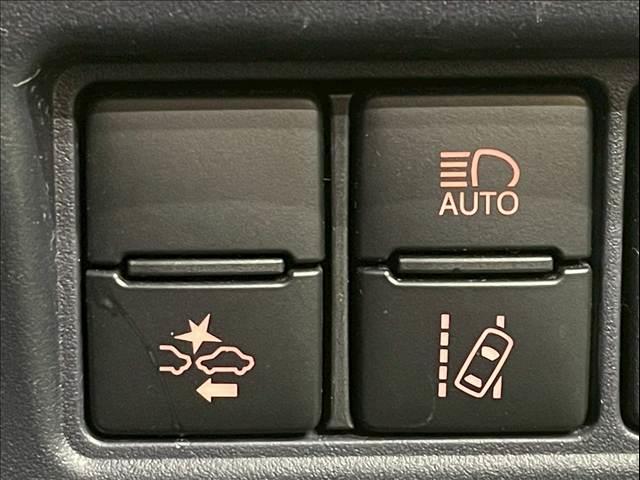 ヴォクシー ＺＳ煌　純正ＯＰ１０インチナビ／後席モニター／両側電動スライドドア／フルセグＴＶ／バックカメラ／衝突軽減ブレーキ／レーンキープアシスト／アイドリングストップ／ＥＴＣ車載器／プッシュスタート／オートハイビーム（9枚目）