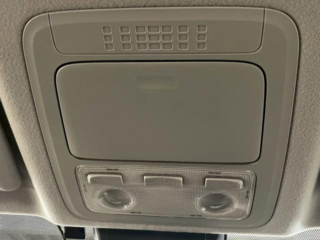 ヴォクシー ＺＳ煌　純正ＯＰ１０インチナビ／後席モニター／両側電動スライドドア／フルセグＴＶ／バックカメラ／衝突軽減ブレーキ／レーンキープアシスト／アイドリングストップ／ＥＴＣ車載器／プッシュスタート／オートハイビーム（47枚目）