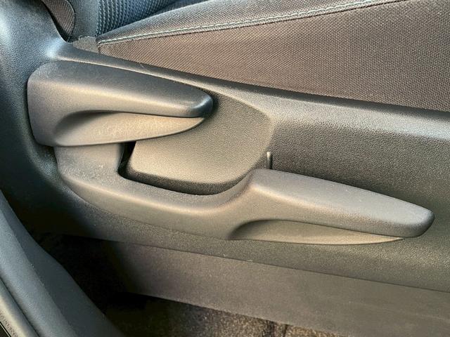 ヴォクシー ＺＳ煌　純正ＯＰ１０インチナビ／後席モニター／両側電動スライドドア／フルセグＴＶ／バックカメラ／衝突軽減ブレーキ／レーンキープアシスト／アイドリングストップ／ＥＴＣ車載器／プッシュスタート／オートハイビーム（49枚目）