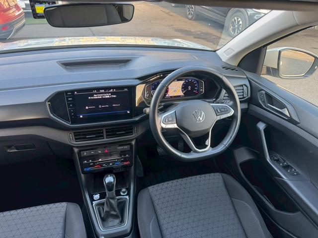 Ｔ－クロス ＴＳＩ　アクティブ　ＡｐｐｌｅＣａｒＰｌａｙ／アダプティブクルーズコントロール／ブラインドスポットモニター／パーキングアシスト／バックカメラ／デジタルメーター／パドルシフト／アイドリングストップ／ＥＴＣ／ワイヤレス充電（30枚目）