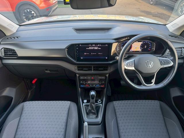 Ｔ－クロス ＴＳＩ　アクティブ　ＡｐｐｌｅＣａｒＰｌａｙ／アダプティブクルーズコントロール／ブラインドスポットモニター／パーキングアシスト／バックカメラ／デジタルメーター／パドルシフト／アイドリングストップ／ＥＴＣ／ワイヤレス充電（31枚目）