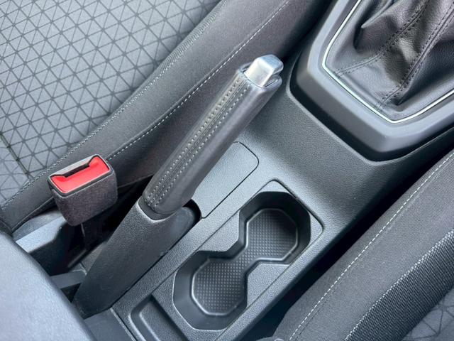 Ｔ－クロス ＴＳＩ　アクティブ　ＡｐｐｌｅＣａｒＰｌａｙ／アダプティブクルーズコントロール／ブラインドスポットモニター／パーキングアシスト／バックカメラ／デジタルメーター／パドルシフト／アイドリングストップ／ＥＴＣ／ワイヤレス充電（47枚目）