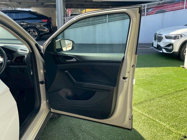 Ｔ－クロス ＴＳＩ　アクティブ　ＡｐｐｌｅＣａｒＰｌａｙ／アダプティブクルーズコントロール／ブラインドスポットモニター／パーキングアシスト／バックカメラ／デジタルメーター／パドルシフト／アイドリングストップ／ＥＴＣ／ワイヤレス充電（70枚目）