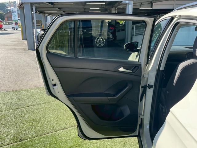 Ｔ－クロス ＴＳＩ　アクティブ　ＡｐｐｌｅＣａｒＰｌａｙ／アダプティブクルーズコントロール／ブラインドスポットモニター／パーキングアシスト／バックカメラ／デジタルメーター／パドルシフト／アイドリングストップ／ＥＴＣ／ワイヤレス充電（71枚目）