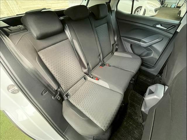 Ｔ－クロス ＴＳＩ　アクティブ　ＡｐｐｌｅＣａｒＰｌａｙ／アダプティブクルーズコントロール／ブラインドスポットモニター／パーキングアシスト／バックカメラ／純正ナビ／アイドリングストップ／クリアランスソナー／ＥＴＣ車載器／ＬＥＤヘッド（6枚目）