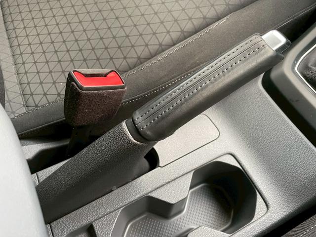 Ｔ－クロス ＴＳＩ　アクティブ　ＡｐｐｌｅＣａｒＰｌａｙ／アダプティブクルーズコントロール／ブラインドスポットモニター／パーキングアシスト／バックカメラ／純正ナビ／アイドリングストップ／クリアランスソナー／ＥＴＣ車載器／ＬＥＤヘッド（41枚目）