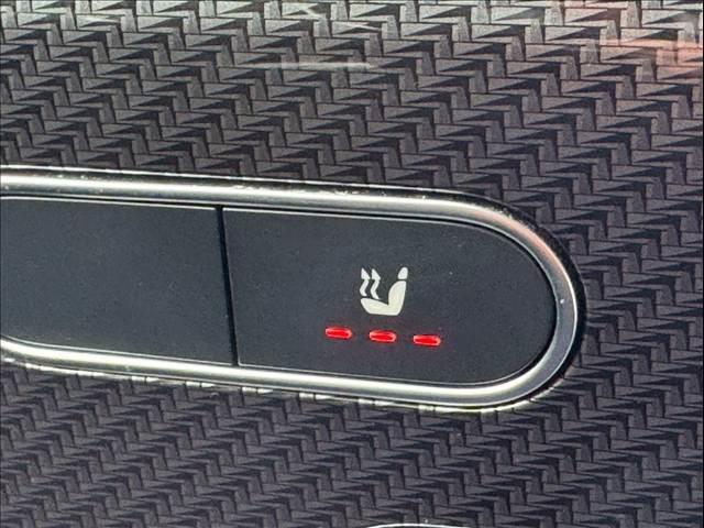 GLB GLB200d 4マチック AMGライン サンルーフ/AMGラインパッケージ/シートヒーター/アダプティブクルーズコントロール/ブラインドスポットモニター/メモリー付きパワーシート/パワーバックドア/純正ナビ/全方位カメラ/フルセグ/ETC(10枚目)