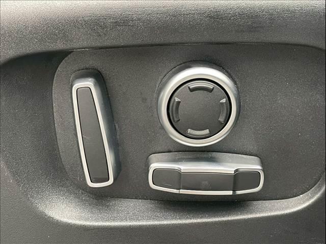 レンジローバーイヴォーク ベースグレード　ＡｐｐｌｅＣａｒＰｌａｙ／黒革シート／シートヒーター／全方位カメラ／アダプティブクルーズコントロール／ブラインドスポットモニター／パワーシート／純正ナビ／パワーバックドア／ＥＴＣ／デジタルメーター（9枚目）