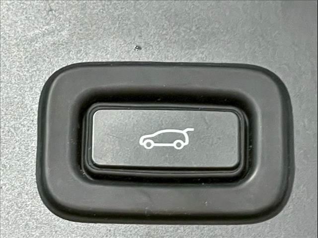 レンジローバーイヴォーク ベースグレード　ＡｐｐｌｅＣａｒＰｌａｙ／黒革シート／シートヒーター／全方位カメラ／アダプティブクルーズコントロール／ブラインドスポットモニター／パワーシート／純正ナビ／パワーバックドア／ＥＴＣ／デジタルメーター（11枚目）