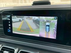 「アラウンドビューモニター」を装備で駐車が苦手な方でも安心です。 4