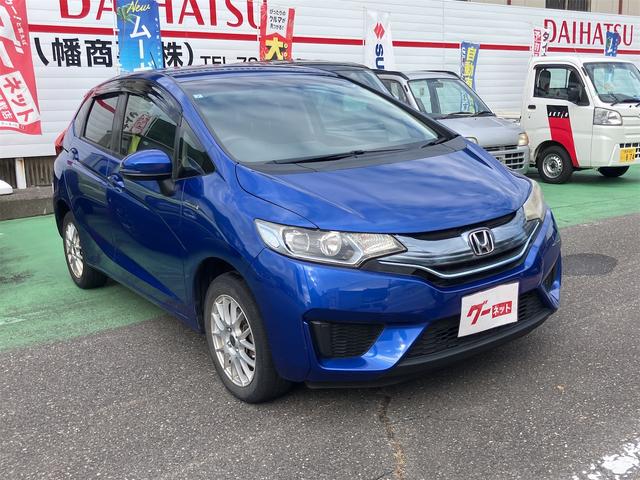フィットハイブリッド Ｆパッケージ　４ＷＤ　ナビ　ワンセグＴＶ　バックカメラ　ＣＤ／ＤＶＤ／Ｂｌｕｅｔｏｏｔｈ　ＥＴＣ　クルーズコントロール　ドライブレコーダー　ＬＥＤヘッドライト　オートライト　アイドリングストップ　車検整備付き（2枚目）