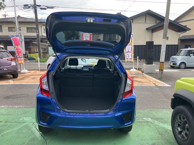 フィットハイブリッド Ｆパッケージ　４ＷＤ　ナビ　ワンセグＴＶ　バックカメラ　ＣＤ／ＤＶＤ／Ｂｌｕｅｔｏｏｔｈ　ＥＴＣ　クルーズコントロール　ドライブレコーダー　ＬＥＤヘッドライト　オートライト　アイドリングストップ　車検整備付き（22枚目）