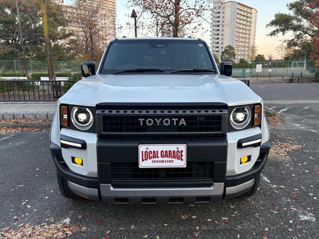 ランドクルーザー２５０ ＶＸファーストエディション　前目ヘッドランプ　モデリスタ２０インチアルミ　モデリスタパッケージ　オーバーフェンダー　リヤスポイラー　シグネットイルミブレード　フェンダーガーニッシュ　ＬＥＤフォグ黄色　全周囲カメラ　置くだけ充電（2枚目）