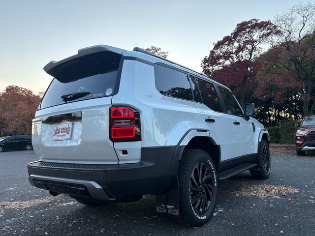 ランドクルーザー２５０ ＶＸファーストエディション　前目ヘッドランプ　モデリスタ２０インチアルミ　モデリスタパッケージ　オーバーフェンダー　リヤスポイラー　シグネットイルミブレード　フェンダーガーニッシュ　ＬＥＤフォグ黄色　全周囲カメラ　置くだけ充電（5枚目）