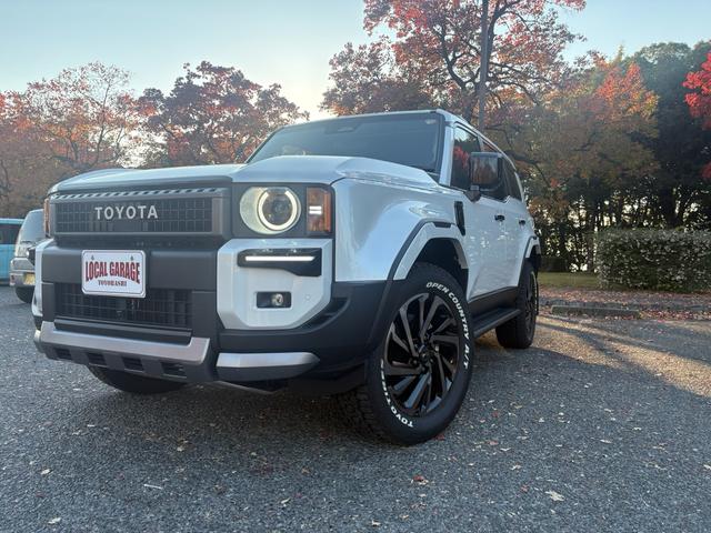 ランドクルーザー２５０ ＶＸファーストエディション　前目ヘッドランプ　モデリスタ２０インチアルミ　モデリスタパッケージ　オーバーフェンダー　リヤスポイラー　シグネットイルミブレード　フェンダーガーニッシュ　ＬＥＤフォグ黄色　全周囲カメラ　置くだけ充電（9枚目）