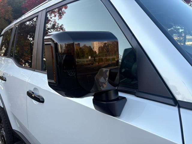 ランドクルーザー２５０ ＶＸファーストエディション　前目ヘッドランプ　モデリスタ２０インチアルミ　モデリスタパッケージ　オーバーフェンダー　リヤスポイラー　シグネットイルミブレード　フェンダーガーニッシュ　ＬＥＤフォグ黄色　全周囲カメラ　置くだけ充電（16枚目）