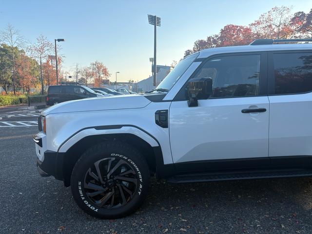 ランドクルーザー２５０ ＶＸファーストエディション　前目ヘッドランプ　モデリスタ２０インチアルミ　モデリスタパッケージ　オーバーフェンダー　リヤスポイラー　シグネットイルミブレード　フェンダーガーニッシュ　ＬＥＤフォグ黄色　全周囲カメラ　置くだけ充電（22枚目）