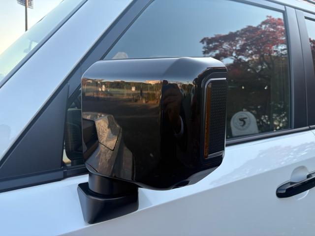 ランドクルーザー２５０ ＶＸファーストエディション　前目ヘッドランプ　モデリスタ２０インチアルミ　モデリスタパッケージ　オーバーフェンダー　リヤスポイラー　シグネットイルミブレード　フェンダーガーニッシュ　ＬＥＤフォグ黄色　全周囲カメラ　置くだけ充電（23枚目）