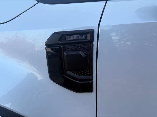 ランドクルーザー２５０ ＶＸファーストエディション　前目ヘッドランプ　モデリスタ２０インチアルミ　モデリスタパッケージ　オーバーフェンダー　リヤスポイラー　シグネットイルミブレード　フェンダーガーニッシュ　ＬＥＤフォグ黄色　全周囲カメラ　置くだけ充電（26枚目）