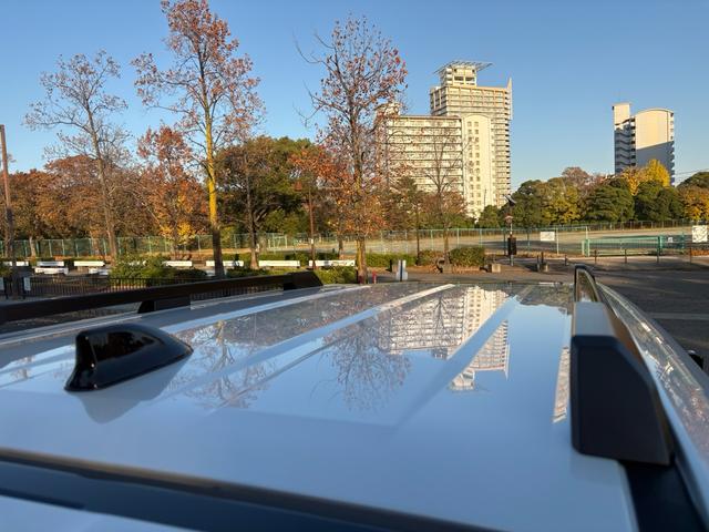 ランドクルーザー２５０ ＶＸファーストエディション　前目ヘッドランプ　モデリスタ２０インチアルミ　モデリスタパッケージ　オーバーフェンダー　リヤスポイラー　シグネットイルミブレード　フェンダーガーニッシュ　ＬＥＤフォグ黄色　全周囲カメラ　置くだけ充電（28枚目）