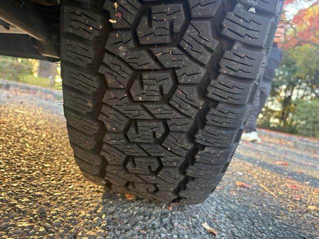 ランドクルーザー２５０ ＶＸファーストエディション　前目ヘッドランプ　モデリスタ２０インチアルミ　モデリスタパッケージ　オーバーフェンダー　リヤスポイラー　シグネットイルミブレード　フェンダーガーニッシュ　ＬＥＤフォグ黄色　全周囲カメラ　置くだけ充電（39枚目）