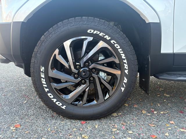 ランドクルーザー２５０ ＶＸファーストエディション　前目ヘッドランプ　モデリスタ２０インチアルミ　モデリスタパッケージ　オーバーフェンダー　リヤスポイラー　シグネットイルミブレード　フェンダーガーニッシュ　ＬＥＤフォグ黄色　全周囲カメラ　置くだけ充電（40枚目）