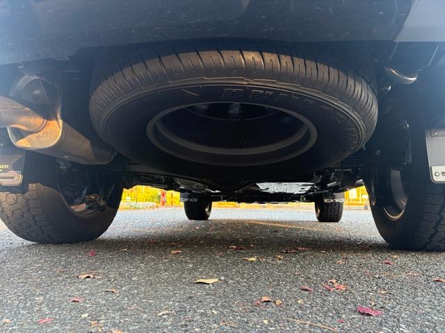 ランドクルーザー２５０ ＶＸファーストエディション　前目ヘッドランプ　モデリスタ２０インチアルミ　モデリスタパッケージ　オーバーフェンダー　リヤスポイラー　シグネットイルミブレード　フェンダーガーニッシュ　ＬＥＤフォグ黄色　全周囲カメラ　置くだけ充電（43枚目）