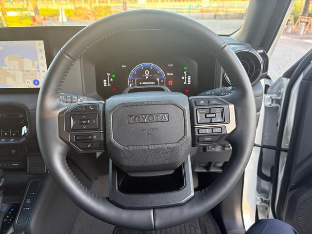 ランドクルーザー２５０ ＶＸファーストエディション　前目ヘッドランプ　モデリスタ２０インチアルミ　モデリスタパッケージ　オーバーフェンダー　リヤスポイラー　シグネットイルミブレード　フェンダーガーニッシュ　ＬＥＤフォグ黄色　全周囲カメラ　置くだけ充電（50枚目）