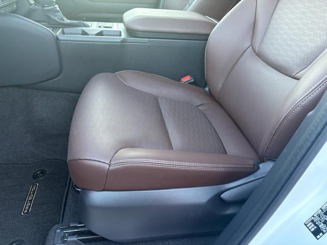 ランドクルーザー２５０ ＶＸファーストエディション　前目ヘッドランプ　モデリスタ２０インチアルミ　モデリスタパッケージ　オーバーフェンダー　リヤスポイラー　シグネットイルミブレード　フェンダーガーニッシュ　ＬＥＤフォグ黄色　全周囲カメラ　置くだけ充電（63枚目）