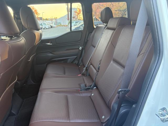 ランドクルーザー２５０ ＶＸファーストエディション　前目ヘッドランプ　モデリスタ２０インチアルミ　モデリスタパッケージ　オーバーフェンダー　リヤスポイラー　シグネットイルミブレード　フェンダーガーニッシュ　ＬＥＤフォグ黄色　全周囲カメラ　置くだけ充電（73枚目）