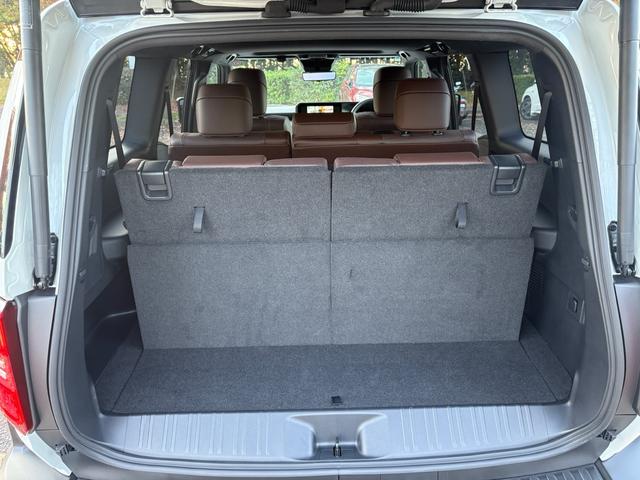 ランドクルーザー２５０ ＶＸファーストエディション　前目ヘッドランプ　モデリスタ２０インチアルミ　モデリスタパッケージ　オーバーフェンダー　リヤスポイラー　シグネットイルミブレード　フェンダーガーニッシュ　ＬＥＤフォグ黄色　全周囲カメラ　置くだけ充電（74枚目）