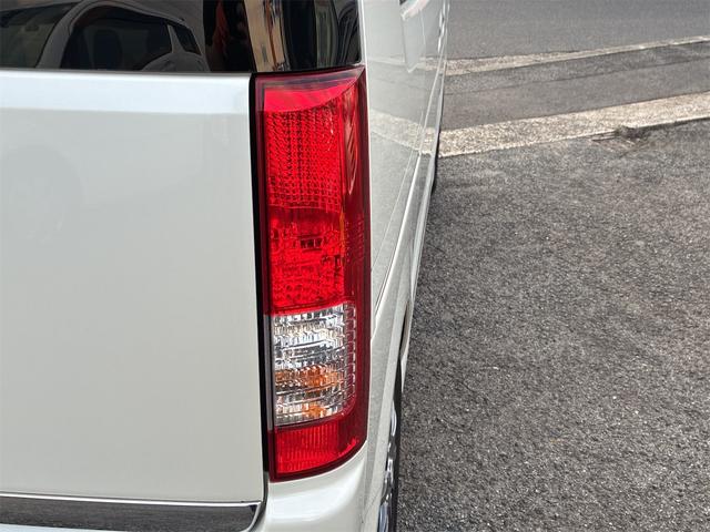 エブリイワゴン レザーセレクション　フルタイム４ＷＤ　ターボ　ナビ　両側パワースライドドア　後席左側オートステップ　フルオートエアコン　社外アルミホイール（7枚目）