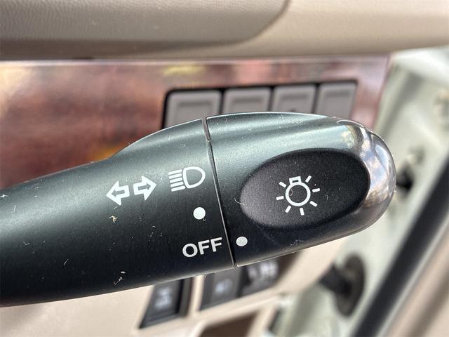 エブリイワゴン レザーセレクション　フルタイム４ＷＤ　ターボ　ナビ　両側パワースライドドア　後席左側オートステップ　フルオートエアコン　社外アルミホイール（30枚目）