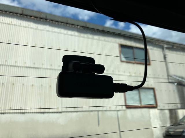 スペーシアカスタム ＴＳ　前後ドライブレコーダー　ＥＴＣ　バックカメラ　両側電動スライドドア　ナビ　ＴＶ　ＨＩＤ　スマートキー　アイドリングストップ　電動格納ミラー　ベンチシート　ＣＶＴ　盗難防止システム　ＡＢＳ　ＵＳＢ（22枚目）