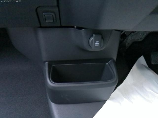 Ｎ－ＢＯＸカスタム ターボ　届出済未使用車　Ｈｏｎｄａ　ＳＥＮＳＩＮＧ　両側電動スライドドア　オートリトラミラー　パドルシフト　本革巻ステアリングホイール　運転席・助手席シートヒーター　１５インチアルミホイール（24枚目）